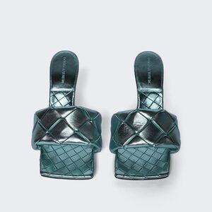Bottega Veneta Lido intrecciato Leather Heeled Mule Sandals in Icy Blue Moon NWT